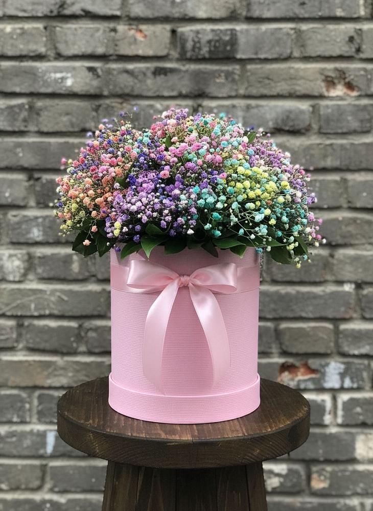 Цветочная композиция из Гипсофила и Розы в шляпной коробке в Зеленоградский Пушкинского района