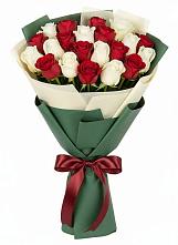 Букет Микс из красных и белых роз в Зеленоградский Пушкинского района