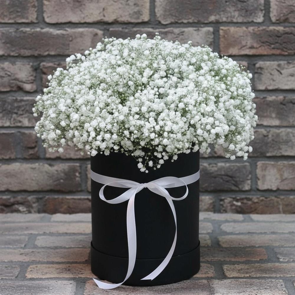 Цветочная композиция из Гипсофила в шляпной коробке в Зеленоградский Пушкинского района