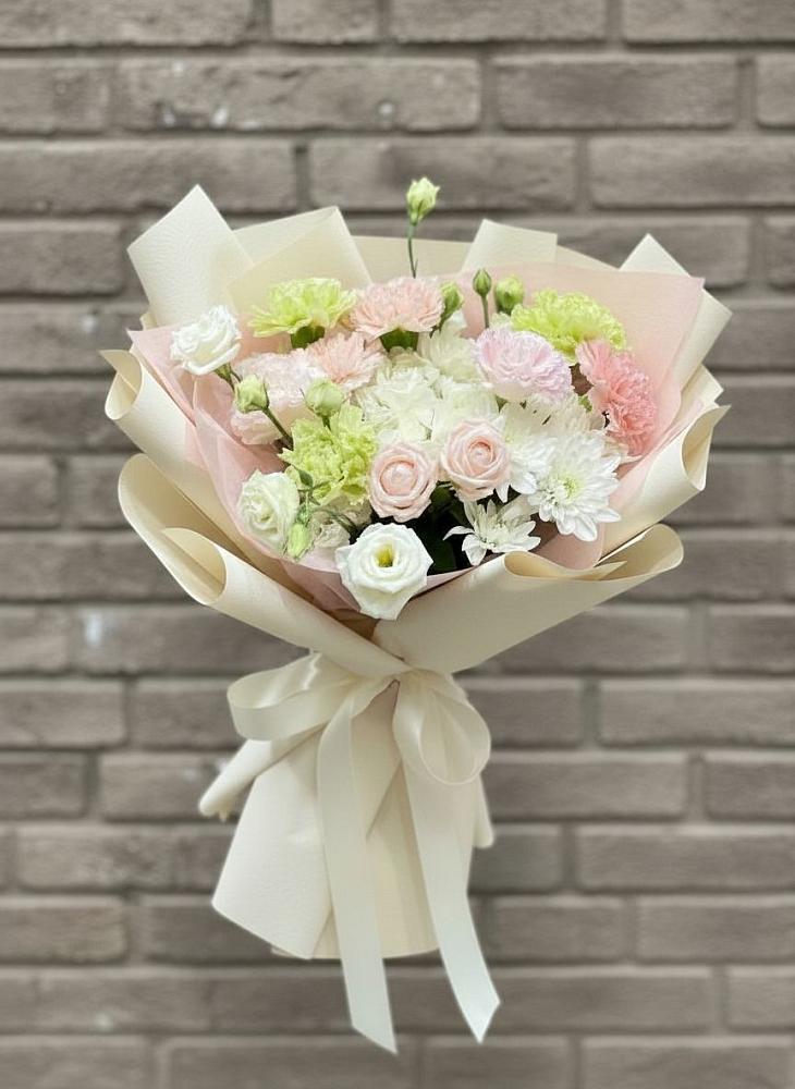 Букет цветов из: Гвоздики, Розы, Лизиантусы и Хризантемы в Зеленоградский Пушкинского района