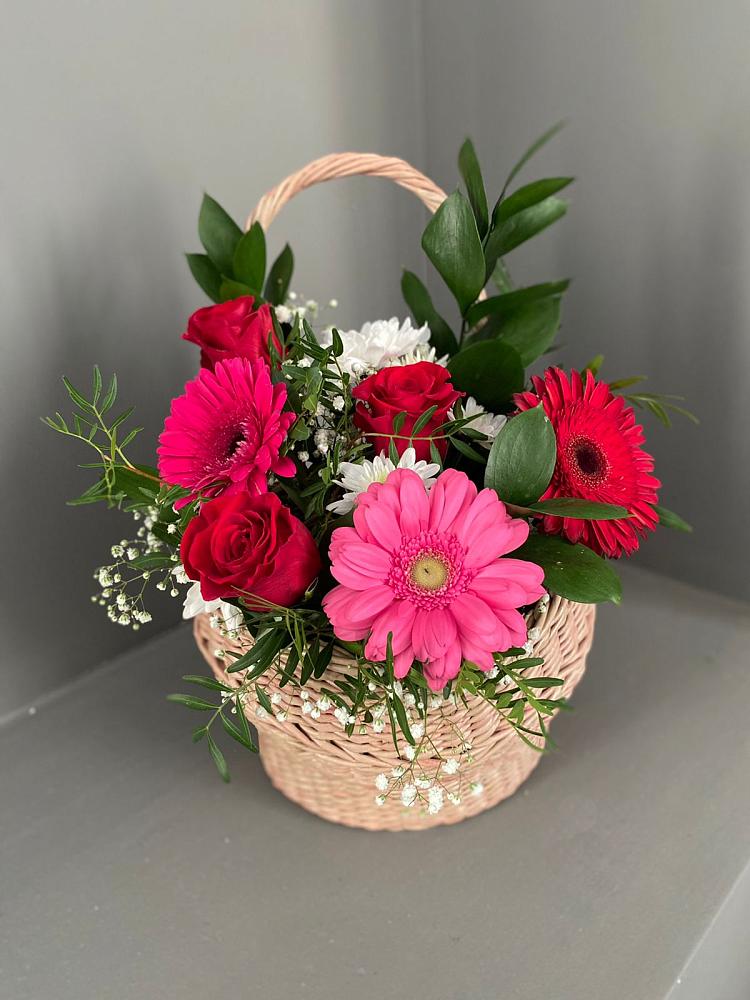 Цветочная композиция из Розы, Хризантемы и Герберы в корзине в Зеленоградский Пушкинского района
