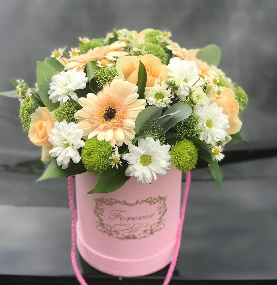 Цветочная композиция из Розы, Герберы и Хризантемы в шляпной коробке в Зеленоградский Пушкинского района